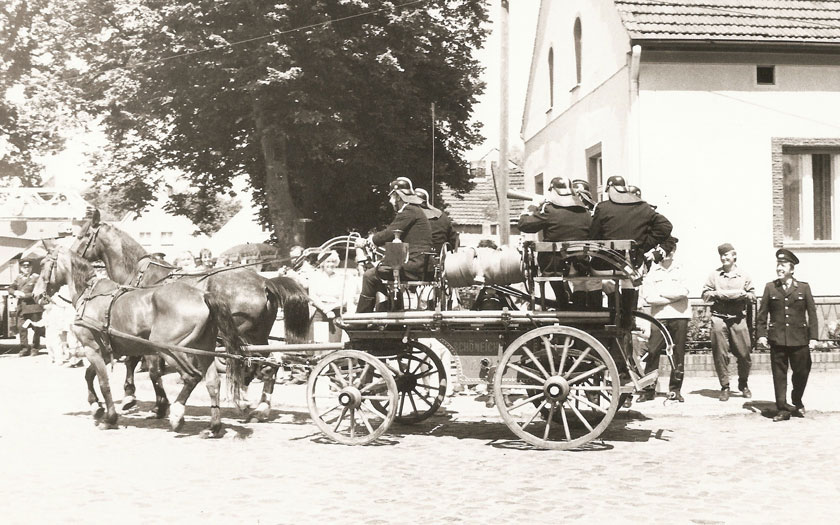 Handdruckspritze mit Pferdezug