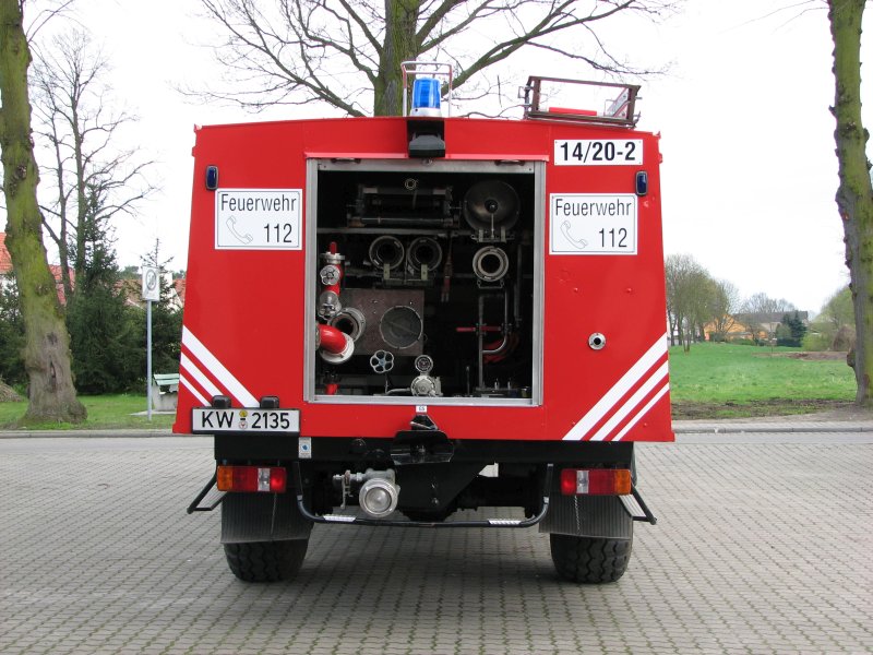 Tasse Feuerwehr Motiv TLF 16/W50 GMK außen weiß innen und Henkel rot,  