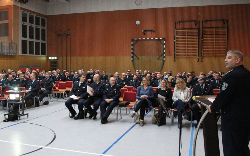 Blick in die Mittenwalder Mehrzweckhalle während der Jahreshauptversammlung