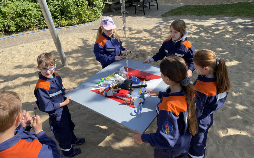 Das Team unserer Kinderfeuerwehr bei einer Geschicklichkeitsübung