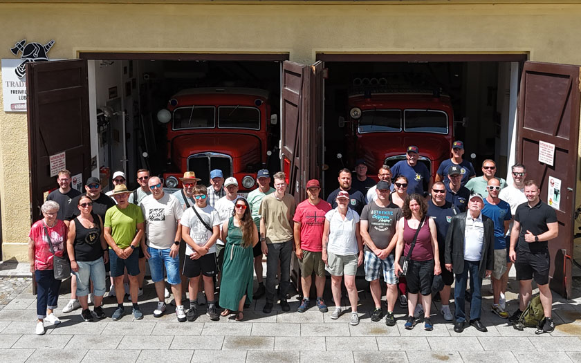Gemeinsames Gruppenfoto vor dem Feuerwehrmuseum in Lübben